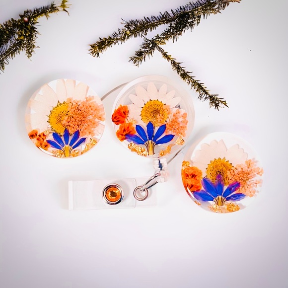 Badge reel, resin, daisy, Queen Anne's, baby's breath and shooting star. - Picture 3 of 8